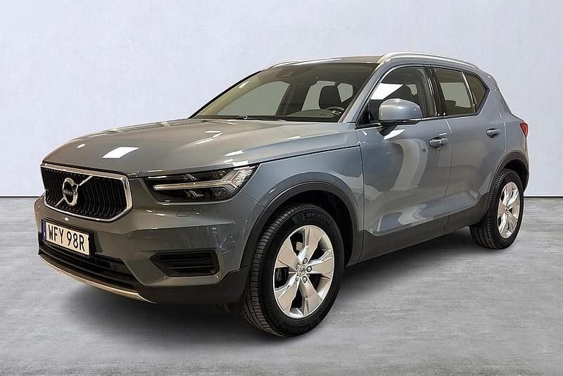 Grå Begagnad 2022 Volvo XC40 Momentum SUV | 345 000 kr (Lite dyr) - Bild 1/4