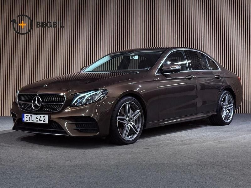 Mörkbrun (brun) Begagnad 2017 Mercedes E220 AMG line Sedan | 279 400 kr (Marknadspris) - Bild 1/4