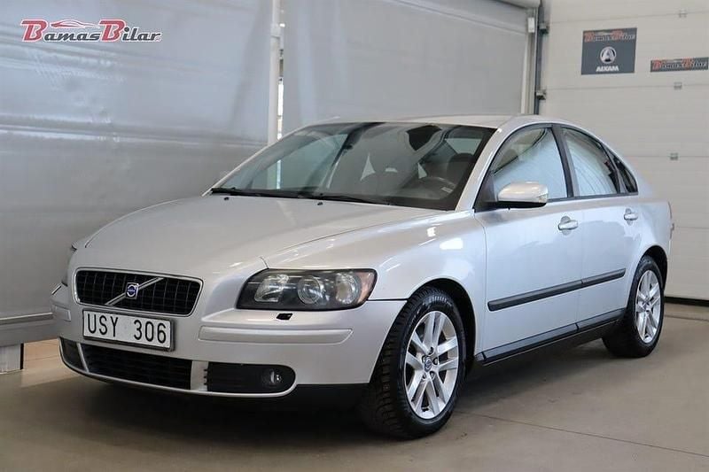 Grå Begagnad 2004 Volvo S40 Sedan | 49 900 kr (Lite dyr) - Bild 1/4