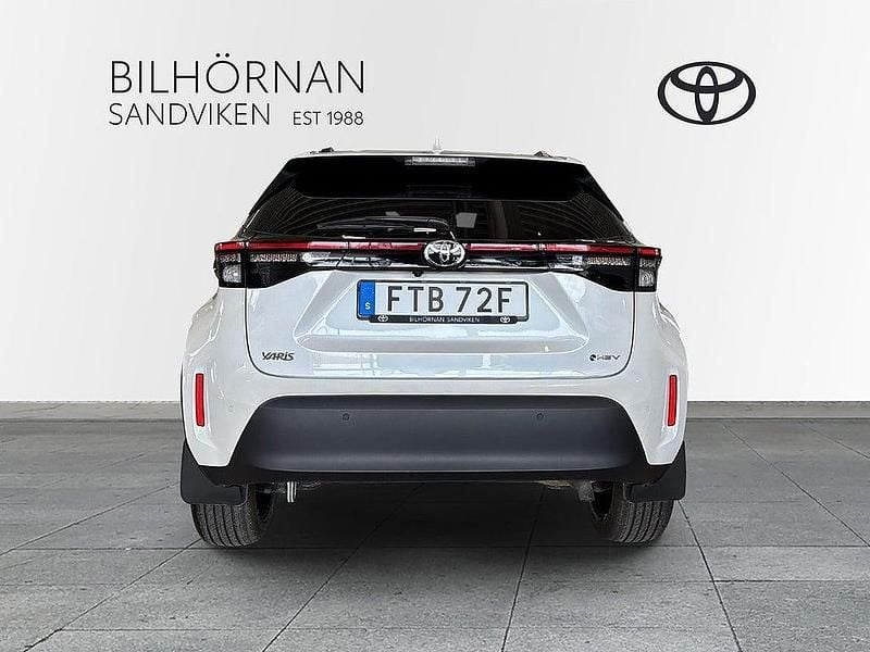 Begagnad Toyota Yaris Cross Style 92 HK (67 kW) 2024 Vit SUV