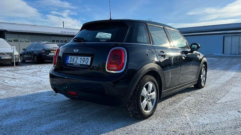Begagnad Mini ONE 102 HK (75 kW) 2017 Halvkombi