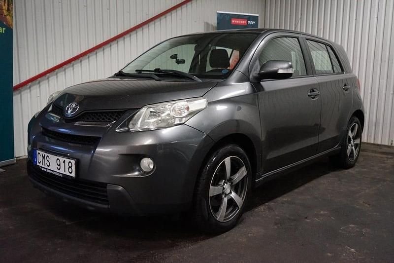 Begagnad Toyota Urban Cruiser 90 HK (66 kW) 2009 Grå Halvkombi