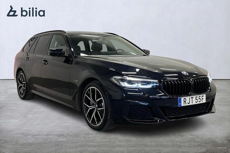 Svart Begagnad 2022 BMW 530 M Sport Kombi | 369 000 kr - Bild 1/4