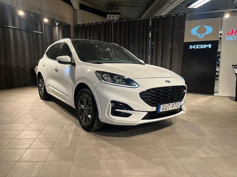 Vit Begagnad 2021 Ford Kuga Business Edition SUV | 247 000 kr (Marknadspris) - Bild 1/4