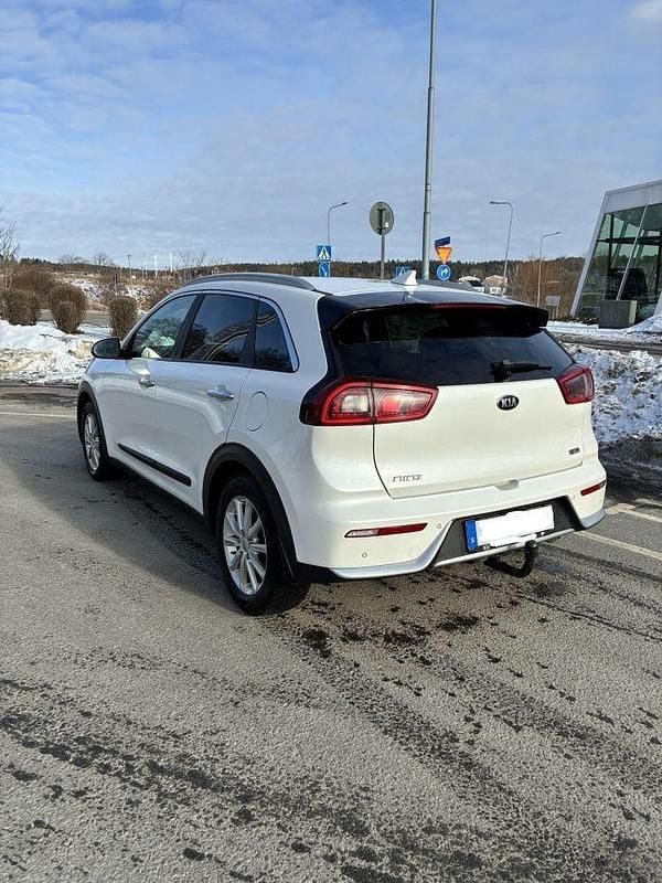 Begagnad Kia Niro Advance 141 HK (103 kW) 2018 Snow white pearl SUV
