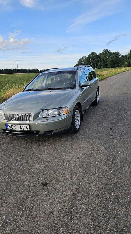 Grön Begagnad 2007 Volvo V70 Kinetic Kombi | 32 000 kr (Marknadspris) - Bild 1/4