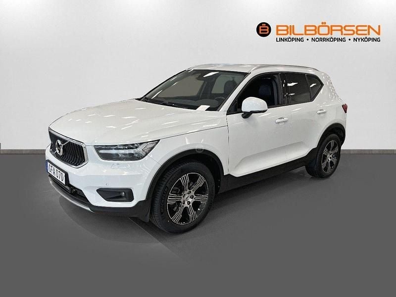 Vit Begagnad 2020 Volvo XC40 Momentum SUV | 279 900 kr (Dyr) - Bild 1/4