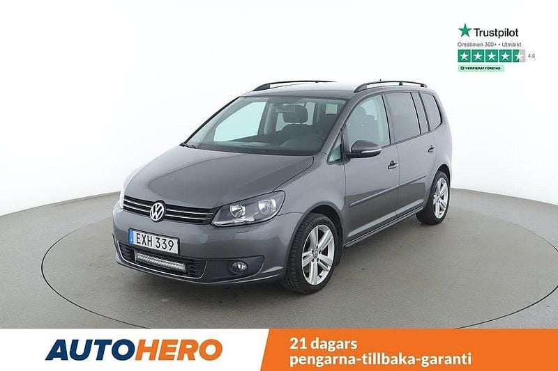 Mörkgrå Begagnad 2015 VW Touran Minibuss | 132 000 kr (Marknadspris) - Bild 1/4