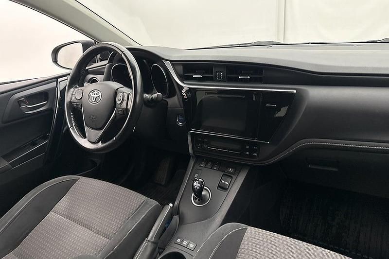 Silver Begagnad 2018 Toyota Auris Touring Sports Kombi | 164 900 kr (Marknadspris) - Bild 1/2
