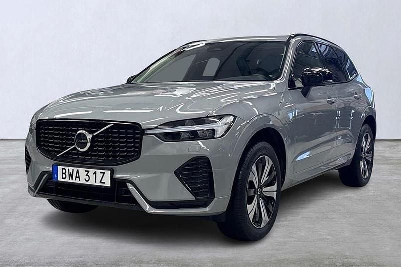 Grå Begagnad 2023 Volvo XC60 Plus SUV | 489 900 kr (Lite dyr) - Bild 1/4