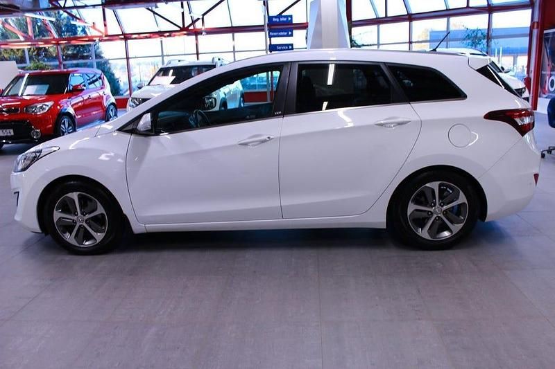 Begagnad Hyundai i30 Premium 136 HK (100 kW) 2016 Vit Kombi