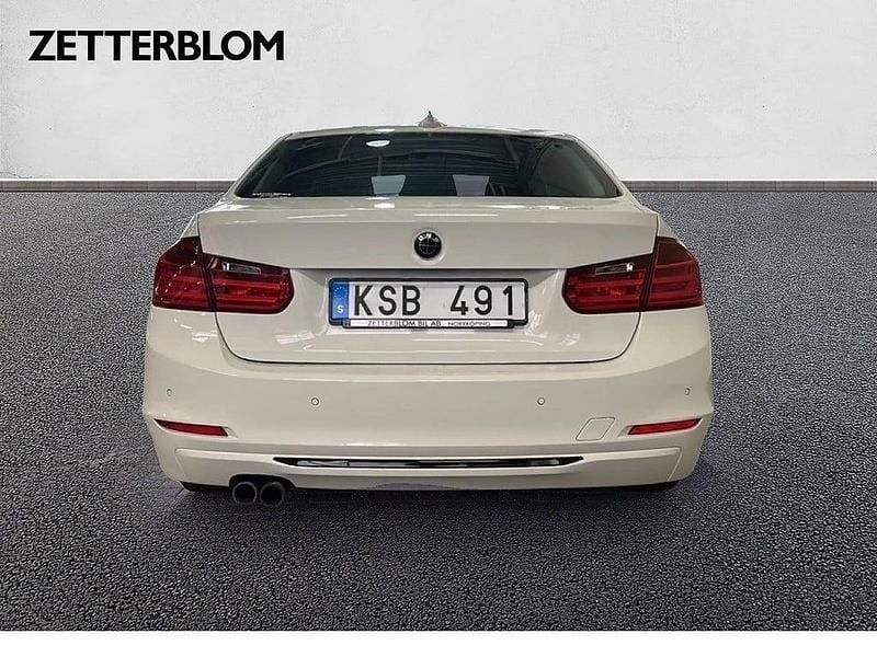 Begagnad BMW 328 245 HK (180 kW) 2013 Vit Sedan