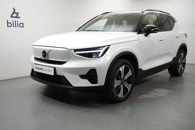 Vit Begagnad 2022 Volvo XC40 Core SUV | 339 900 kr - Bild 1/3