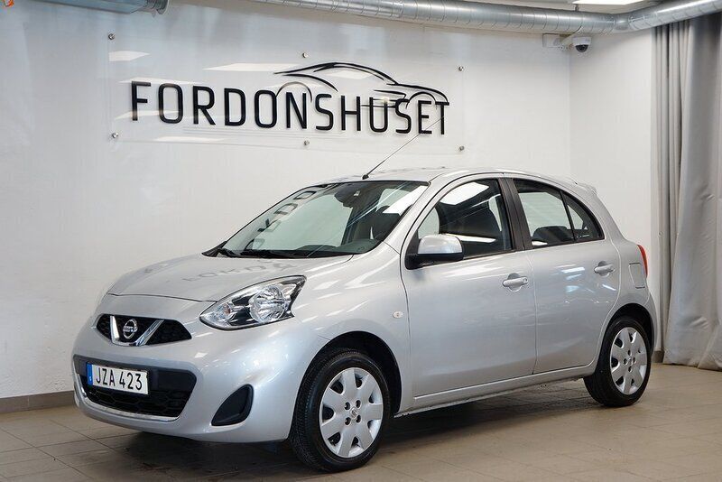 Silver Begagnad 2015 Nissan Micra Halvkombi | 119 900 kr (Dyr) - Bild 1/4