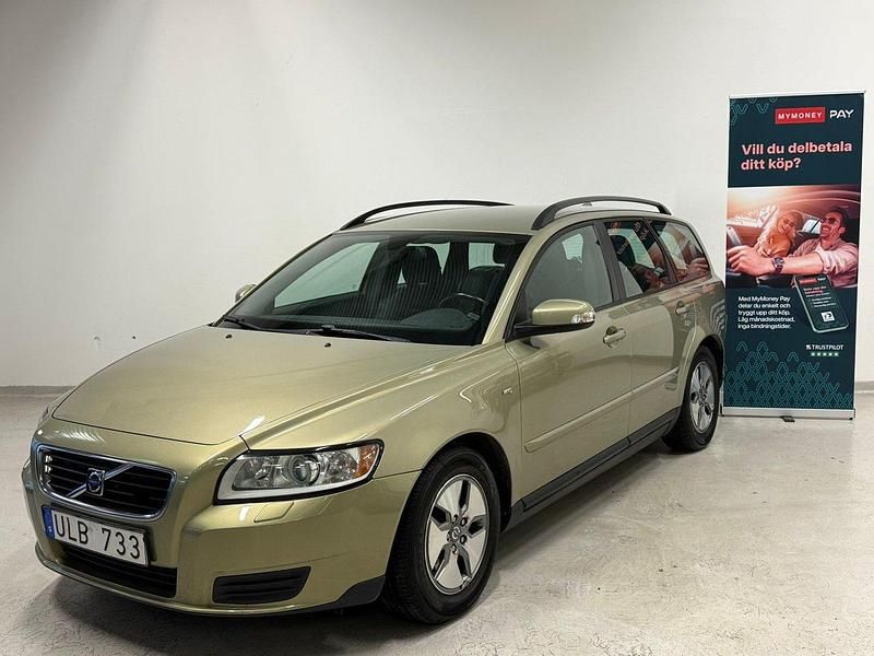 Grön Begagnad 2009 Volvo V50 Kinetic Kombi | 57 500 kr (Marknadspris) - Bild 1/3