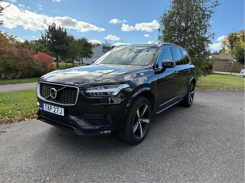 Svart Begagnad 2017 Volvo XC90 R-Design SUV | 369 000 kr (Bra pris) - Bild 1/4