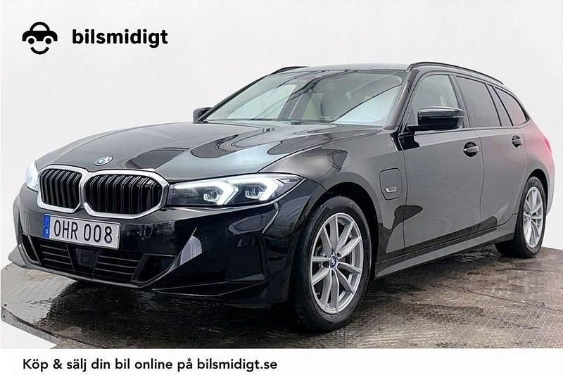 Begagnad BMW 330 292 HK (214 kW) 2023 Svart Kombi