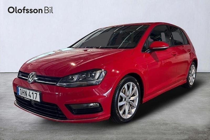 Röd Begagnad 2016 VW Golf VII Highline Halvkombi | 159 900 kr (Marknadspris) - Bild 1/3