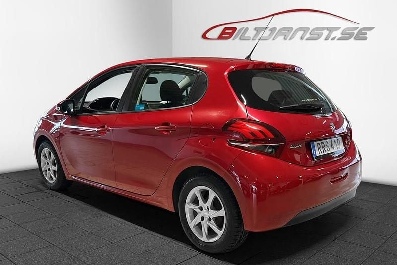 Begagnad Peugeot 208 Active 83 HK (61 kW) 2017 Röd Halvkombi