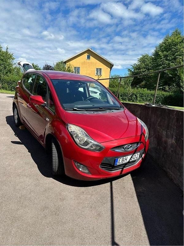 Röd Begagnad 2011 Hyundai ix20 Base Minibuss | 52 000 kr (Lite dyr) - Bild 1/4