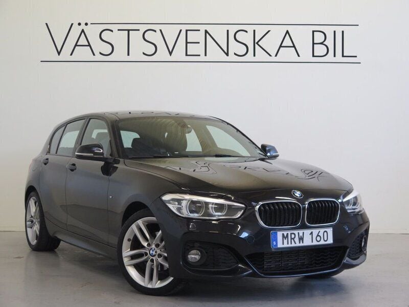 Svart Begagnad 2017 BMW 118 M Sport Halvkombi | 134 000 kr (Bra pris) - Bild 1/4