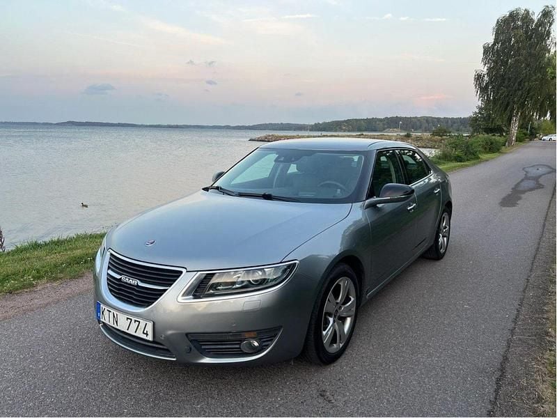 Grå Begagnad 2010 Saab 9-5 Vector Sedan | 56 000 kr (Superpris) - Bild 1/4