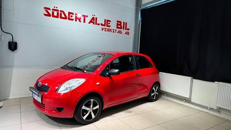 Röd Begagnad 2006 Toyota Yaris Halvkombi | 34 900 kr (Marknadspris) - Bild 1/4