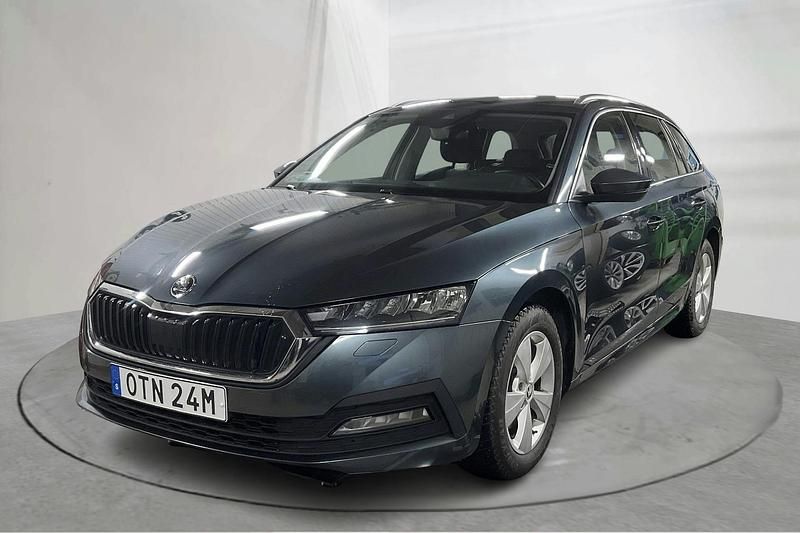 Grå Begagnad 2021 Skoda Octavia Kombi | 205 000 kr (Bra pris) - Bild 1/4