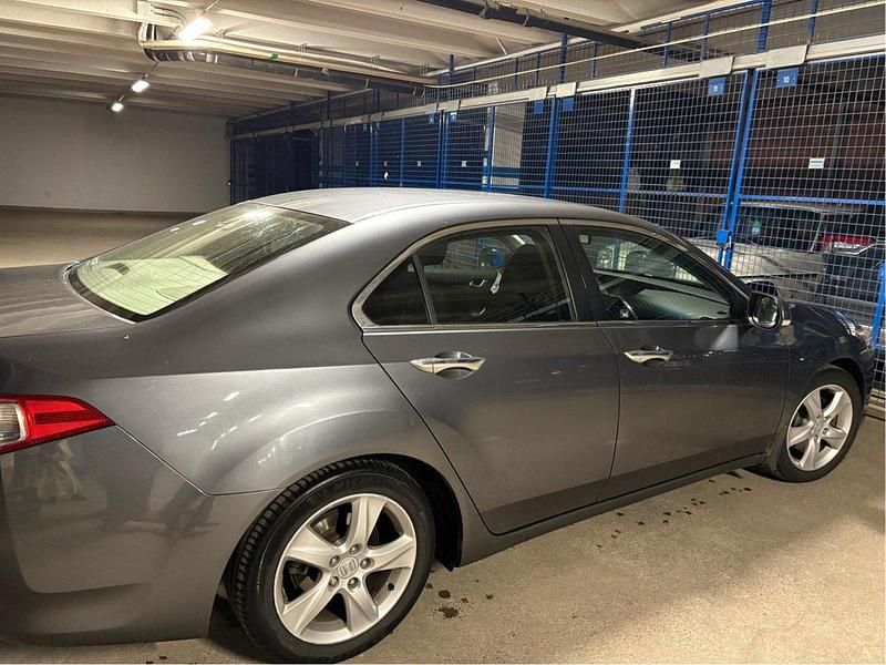 Grå Begagnad 2009 Honda Accord Elegance Sedan | 39 000 kr (Marknadspris) - Bild 1/4