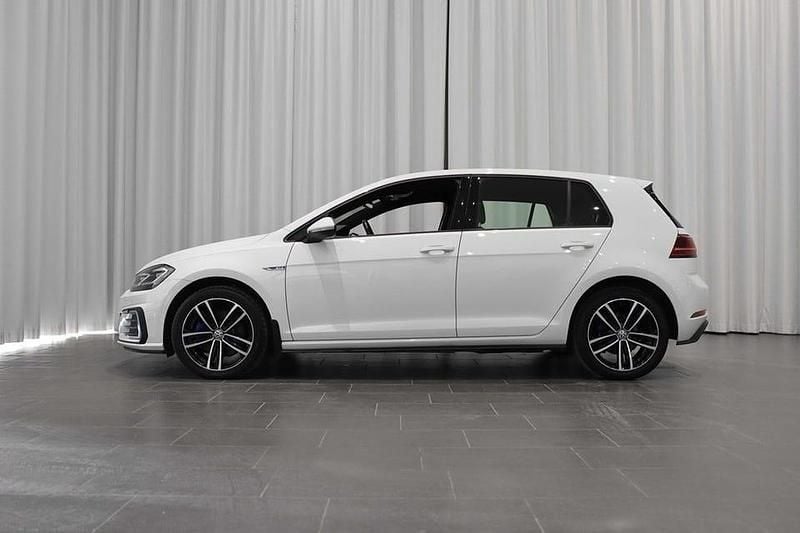 Begagnad VW Golf VII GTE 150 HK (110 kW) 2020 Pure white