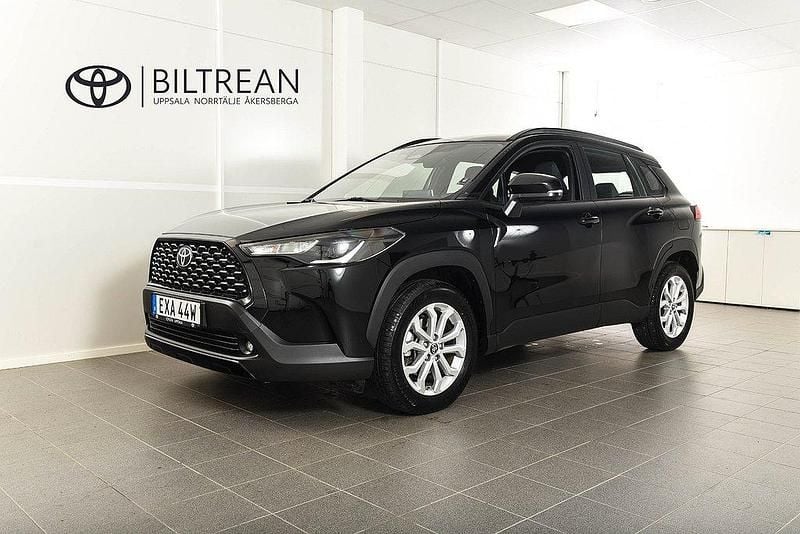 Svart Begagnad 2024 Toyota Corolla Cross Active SUV | 379 900 kr (Marknadspris) - Bild 1/4