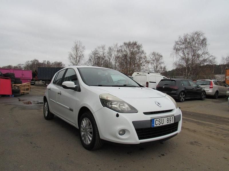 Begagnad Renault Clio R.S. 103 HK (75 kW) 2011 Vit Halvkombi