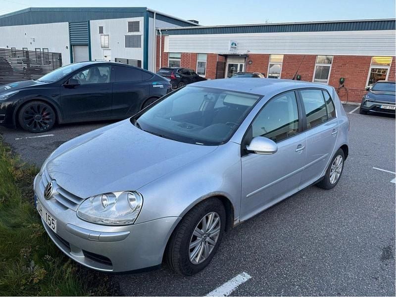 Silver Begagnad 2007 VW Golf V Trendline Halvkombi | 20 800 kr (Superpris) - Bild 1/2