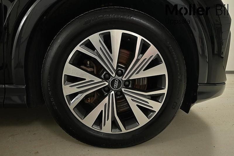 Begagnad Audi Q4 e-tron Advanced 219 kW (299 HK) 2024 Svart SUV
