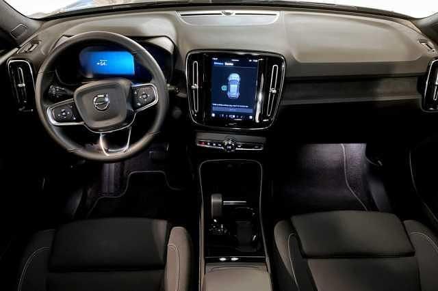 Begagnad Volvo XC40 Single Motor 175 kW (238 HK) 2023 Silver SUV