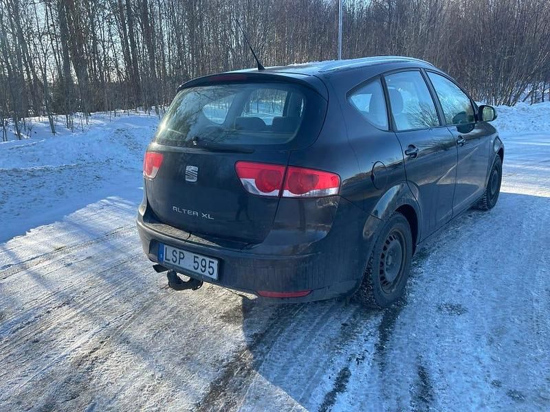 Begagnad Seat Altea XL 105 HK (77 kW) 2011 Minibuss