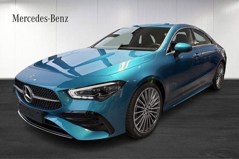 Blå (blue) Begagnad 2024 Mercedes CLA200 Sportkupé | 415 100 kr (Marknadspris) - Bild 1/4