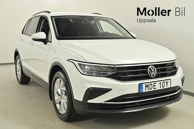 Vit (pure white) Begagnad 2022 VW Tiguan Life SUV | 279 900 kr (Bra pris) - Bild 1/4