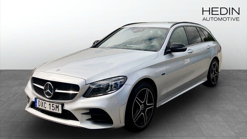 Svart Begagnad 2021 Mercedes C300e AMG Kombi | 334 000 kr (Lite dyr) - Bild 1/4