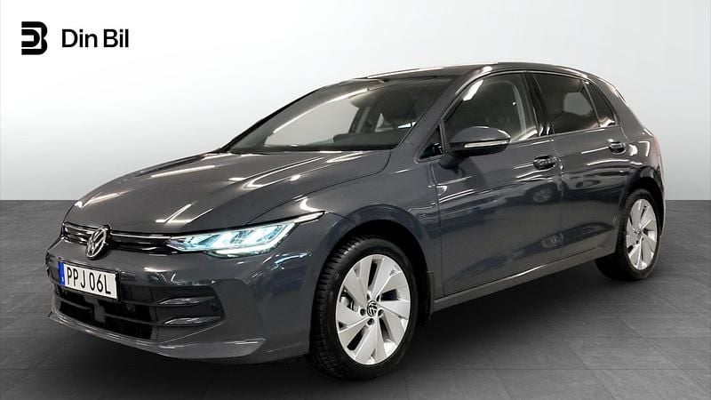 Mörkgrå Begagnad 2025 VW Golf VIII Life Kombi | 294 900 kr (Bra pris) - Bild 1/4