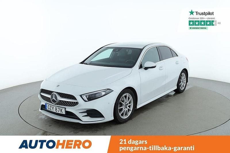Vit Begagnad 2020 Mercedes A200 AMG line Sedan | 274 000 kr (Marknadspris) - Bild 1/4