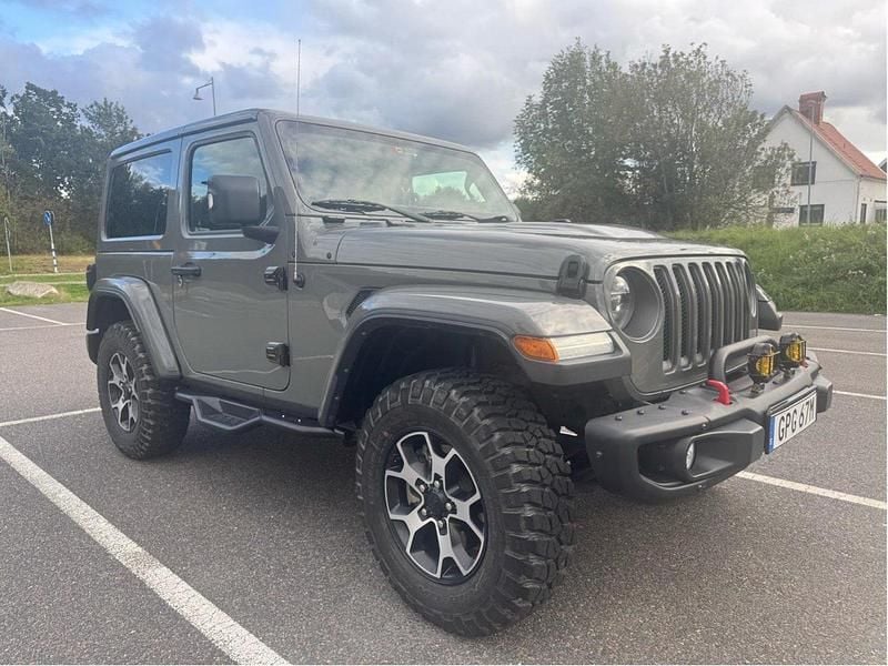 Svart Begagnad 2021 Jeep Wrangler Unlimited Rubicon SUV | 645 000 kr (Dyr) - Bild 1/4