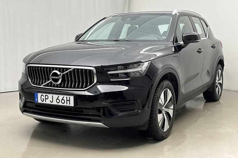 Svart Begagnad 2022 Volvo XC40 Inscription SUV | 324 900 kr (Bra pris) - Bild 1/4