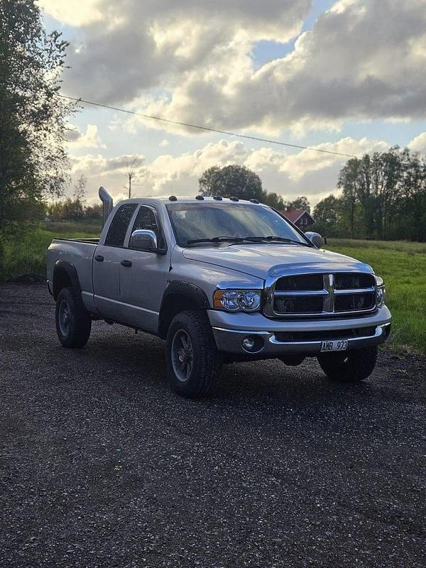 Silver Begagnad 2004 Dodge Ram Pickup | 180 000 kr (Bra pris) - Bild 1/4