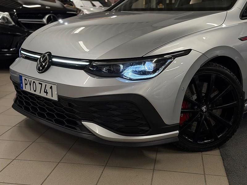 Begagnad VW Golf VIII GTI Clubsport 301 HK (221 kW) 2022 Silver Halvkombi