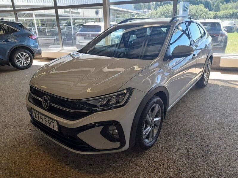 Ljusgrå (ascot grey) Begagnad 2024 VW Taigo SUV | 249 000 kr (Bra pris) - Bild 1/4