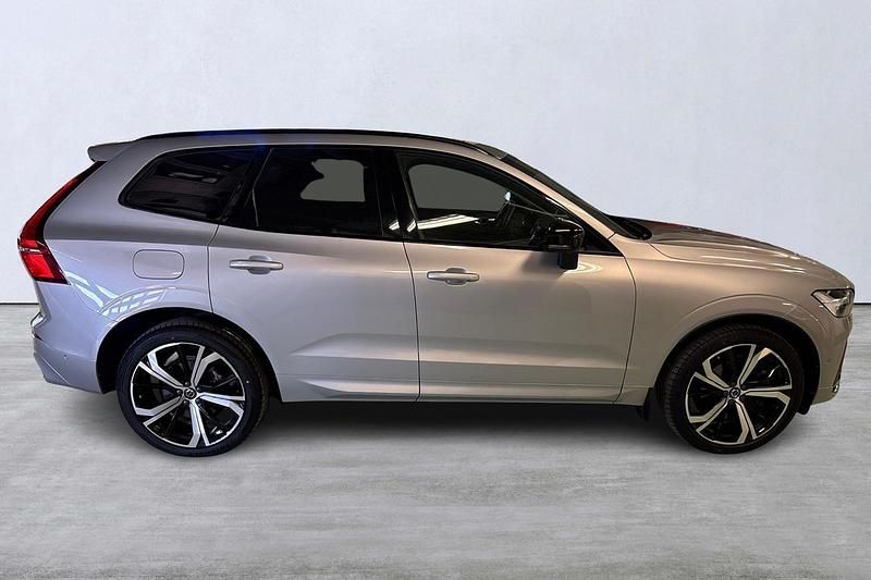 Begagnad Volvo XC60 Plus 355 HK (261 kW) 2024 Silver SUV