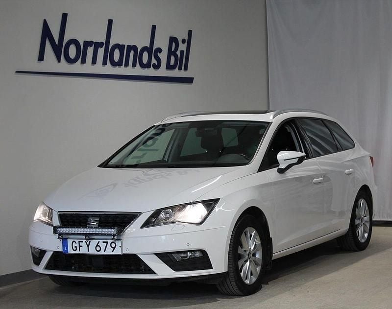 Vit (candy white) Begagnad 2019 Seat Leon Kombi | 139 900 kr (Marknadspris) - Bild 1/4