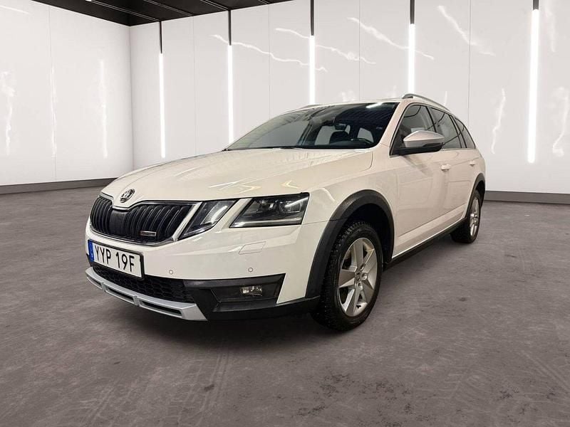 Vit Begagnad 2020 Skoda Octavia Scout Kombi | 179 900 kr (Superpris) - Bild 1/4