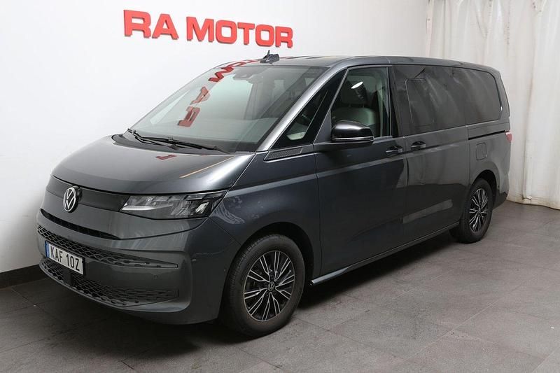 Grå Begagnad 2024 VW Multivan Minibuss | 699 800 kr (Dyr) - Bild 1/3